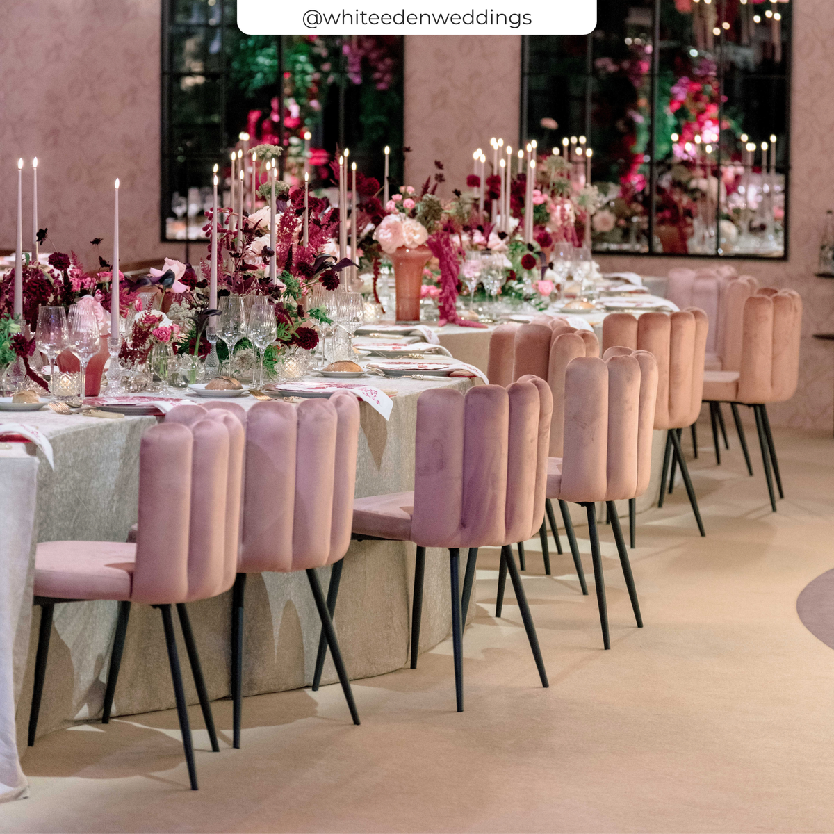Déco mariage chaises velours rose table colorée – Maison Pavane