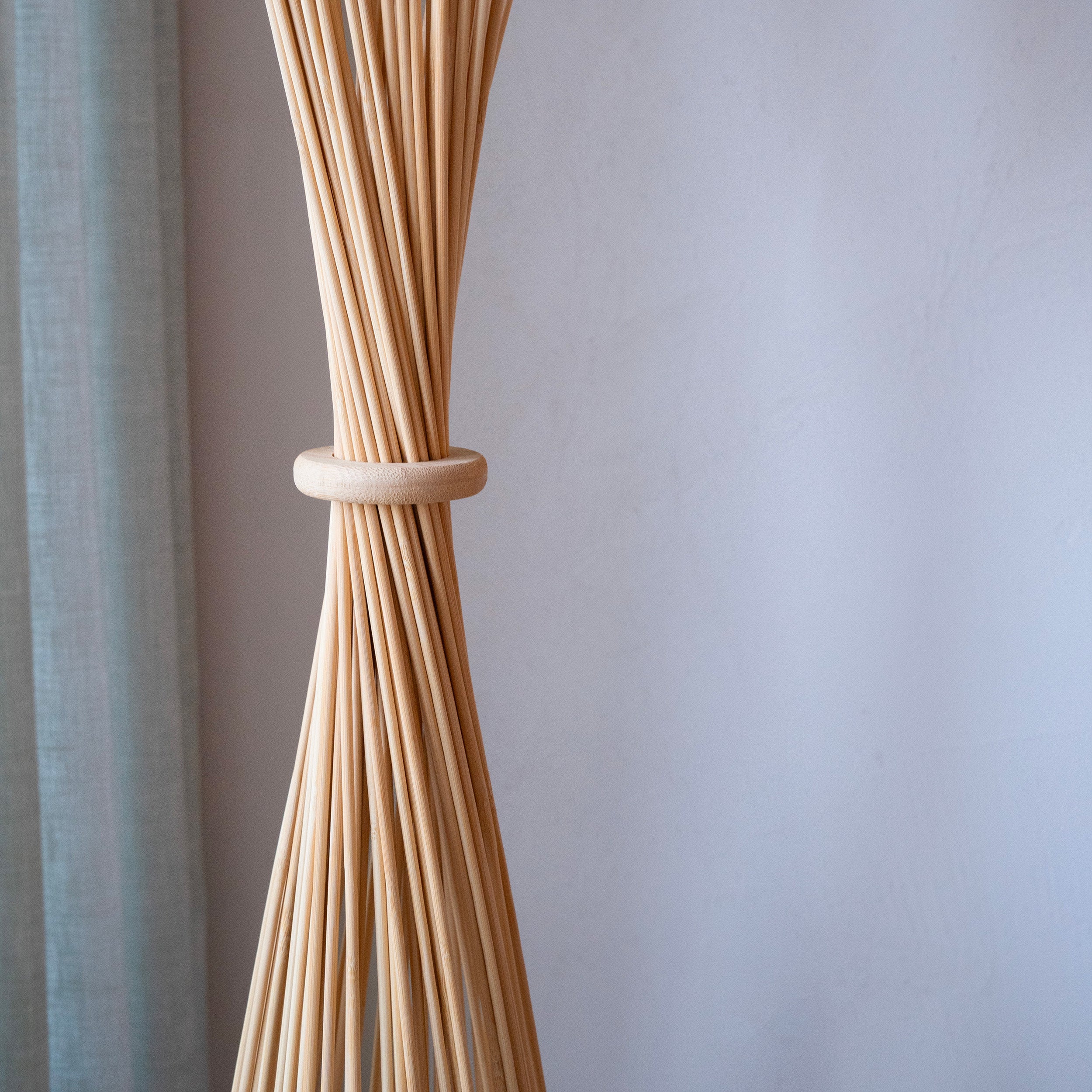 dettaglio_lampada_bamboo_intreccio_legno_chiaro