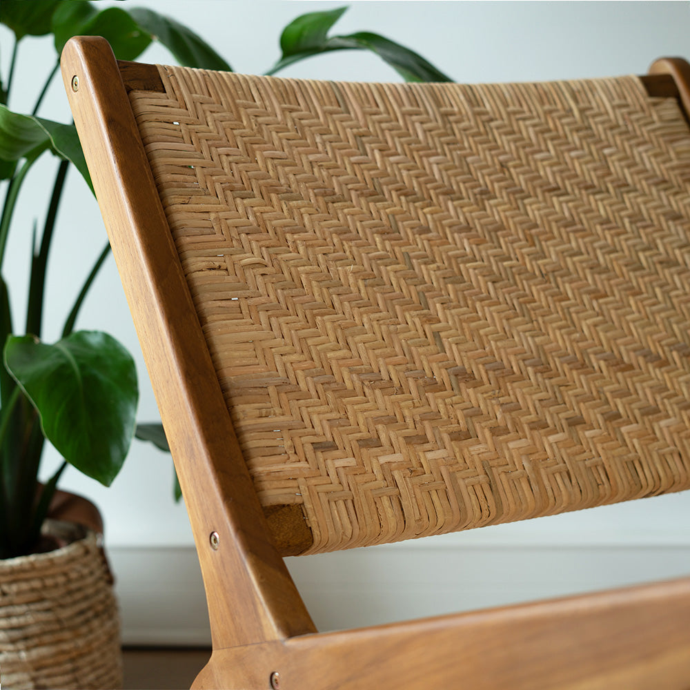 poltrona in legno di teak con intreccio a zigzag kilka