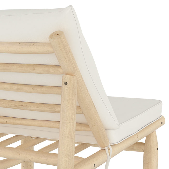 poltrona da giardino Makam in legno di teak con cuscini bianchi