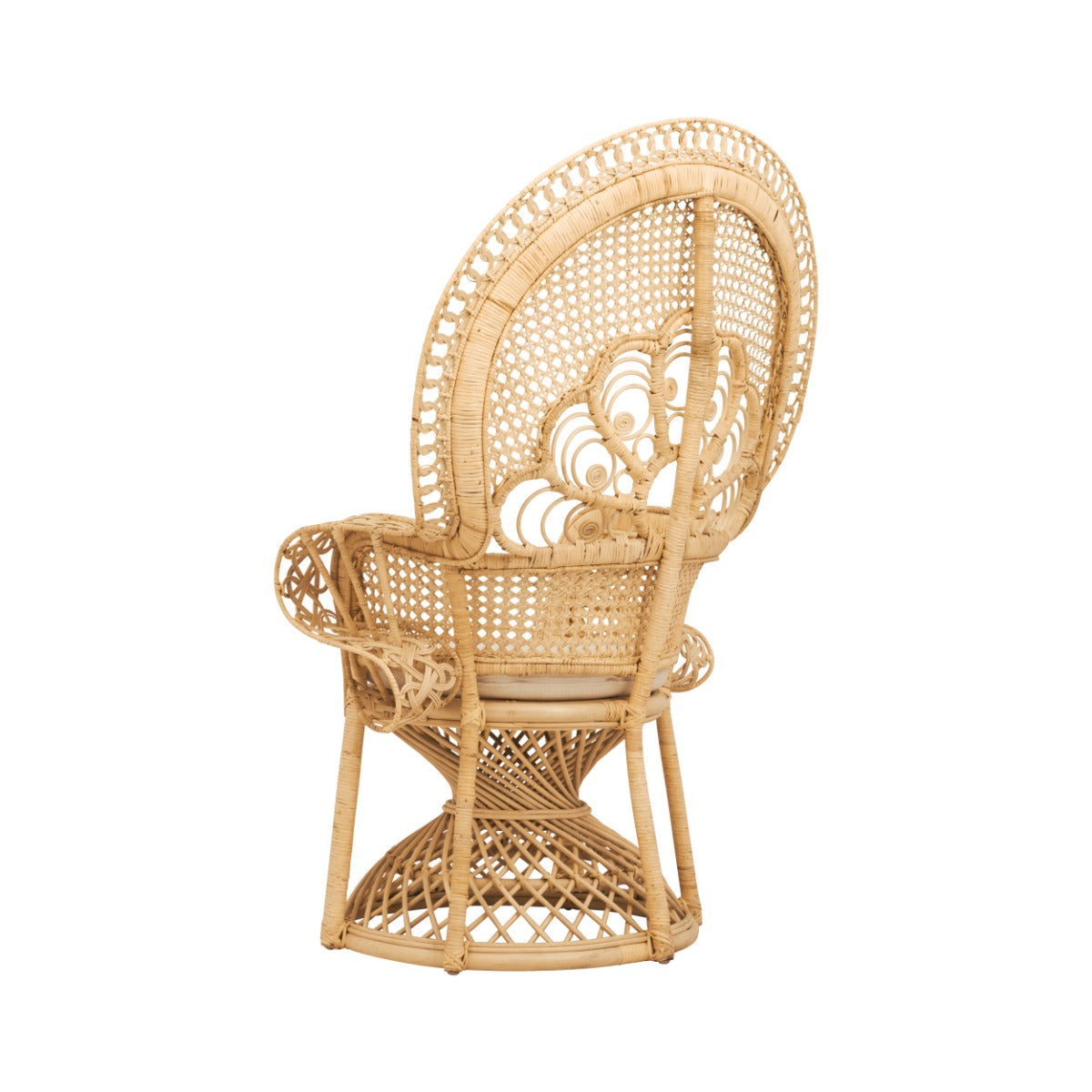 poltrona in rattan naturale e cuscino bianco eloa