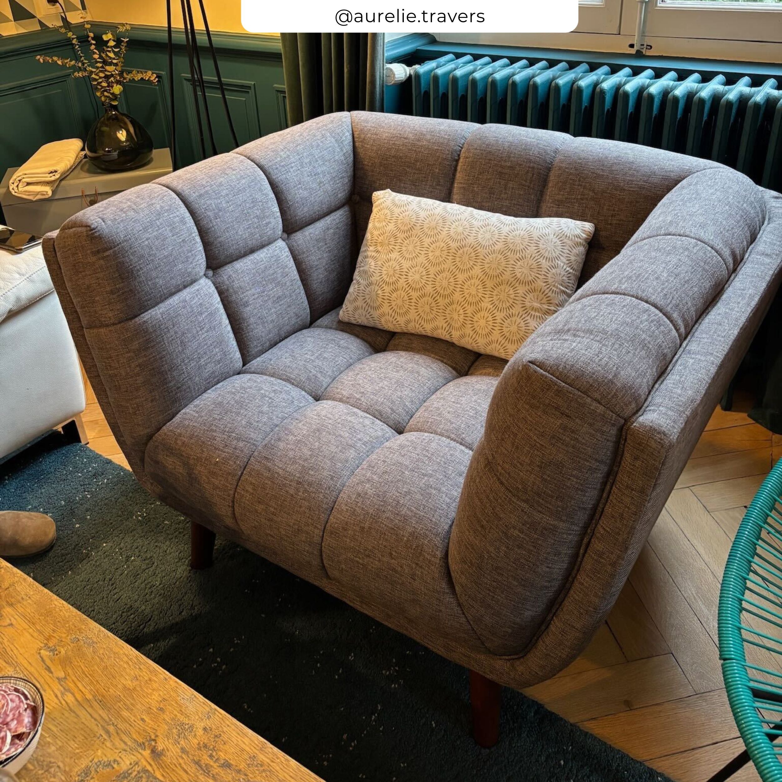Fauteuil gris chiné confort pieds bois
