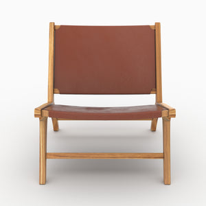 Fauteuil Kuna en teck et cuir lisse marron vu de face - Maison Pavane