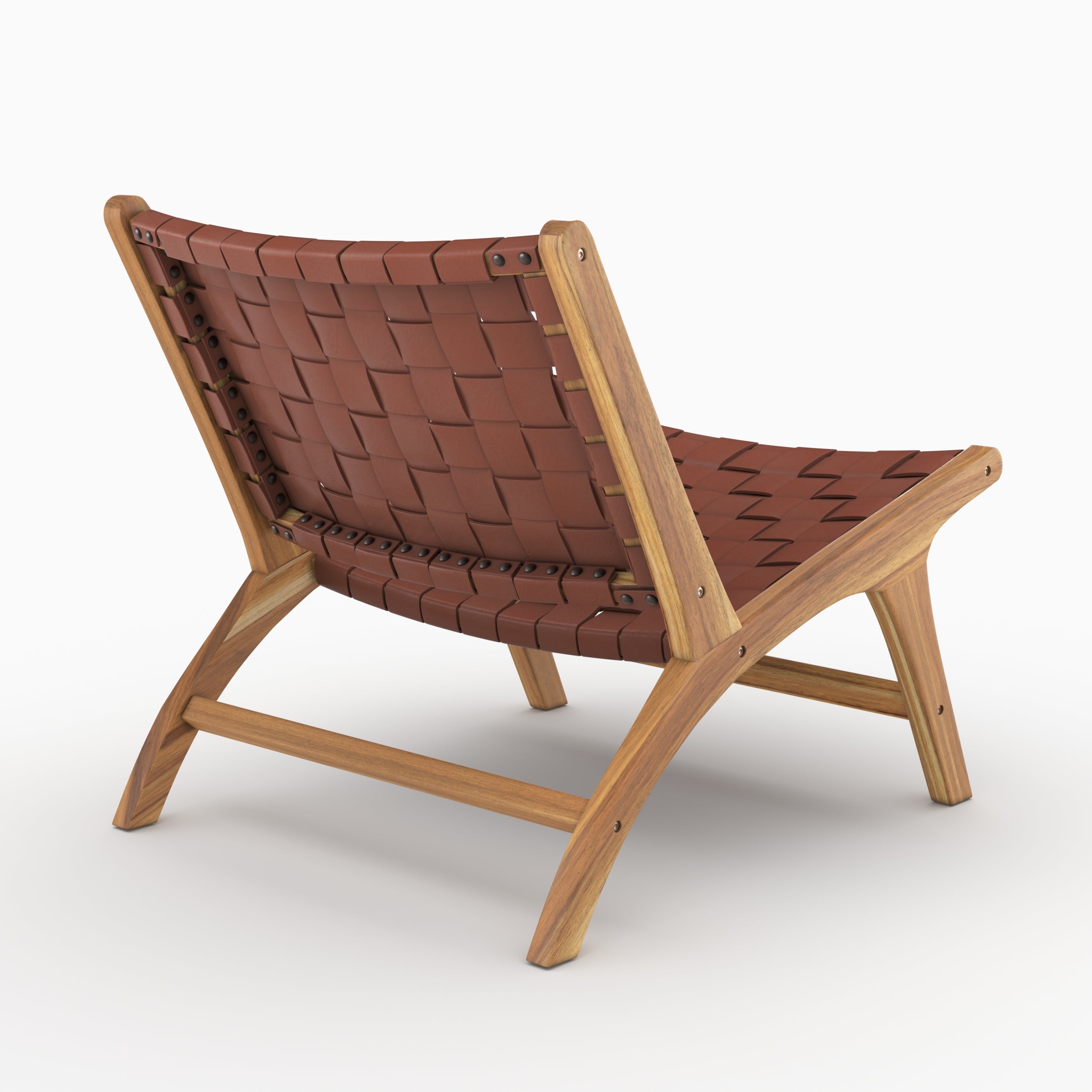 Fauteuil Kuna en teck et cuir tressé marron vu de trois quarts arrière - Maison Pavane