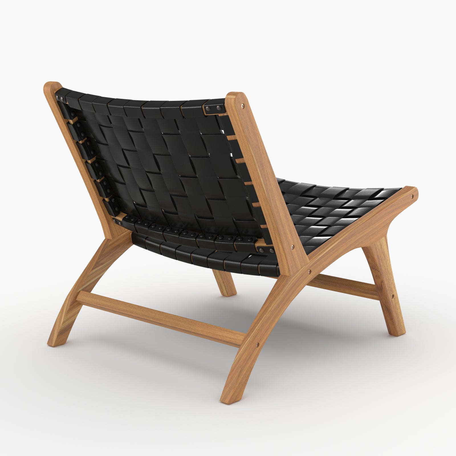 Fauteuil Kuna en teck et cuir tressé noir vu de trois quarts arrière - Maison Pavane