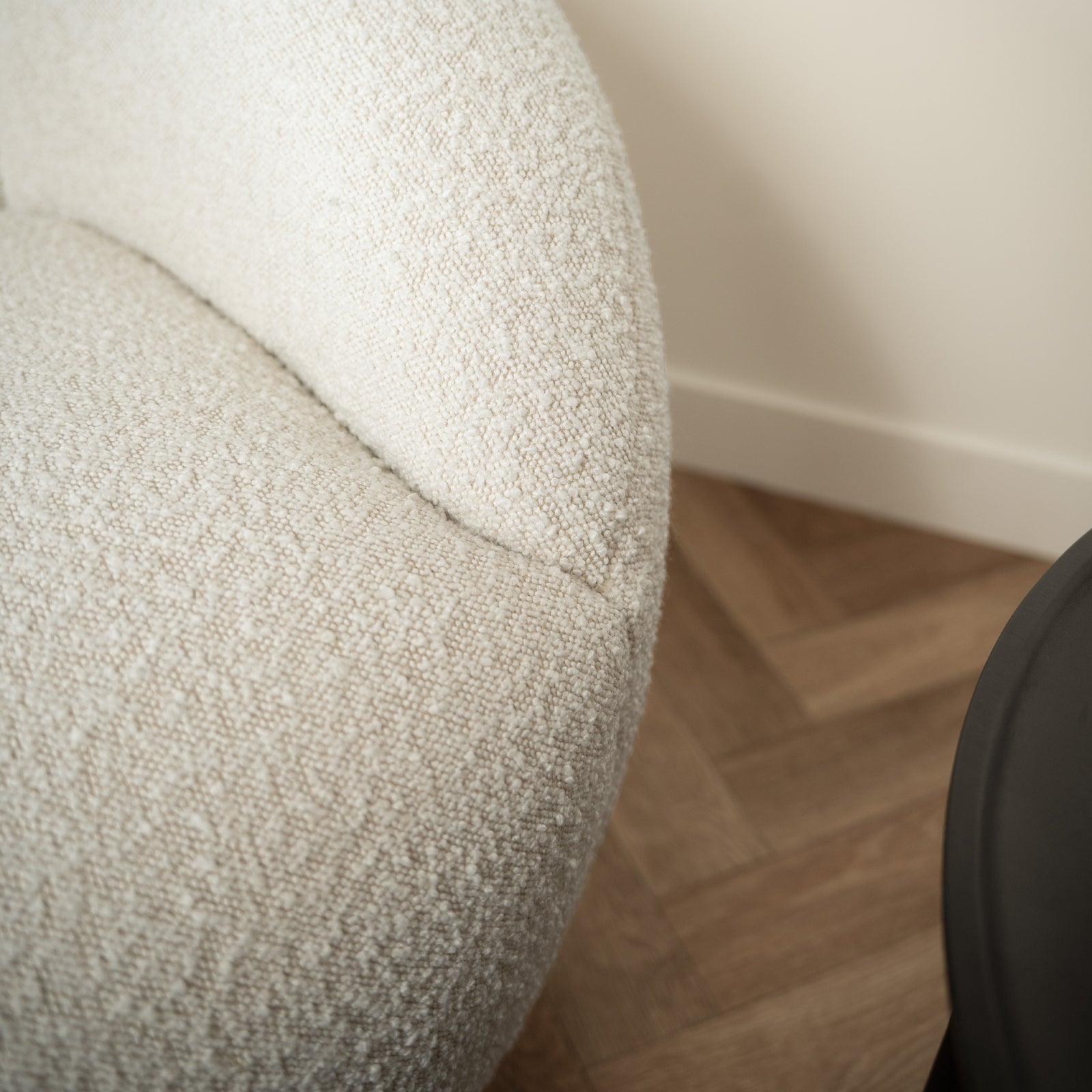 fauteuil yse tiss boucle blanc pieds bois pivotant