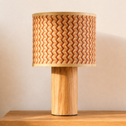 Grande lampada da tavolo Phil in legno di quercia e bambù crema e arancione
