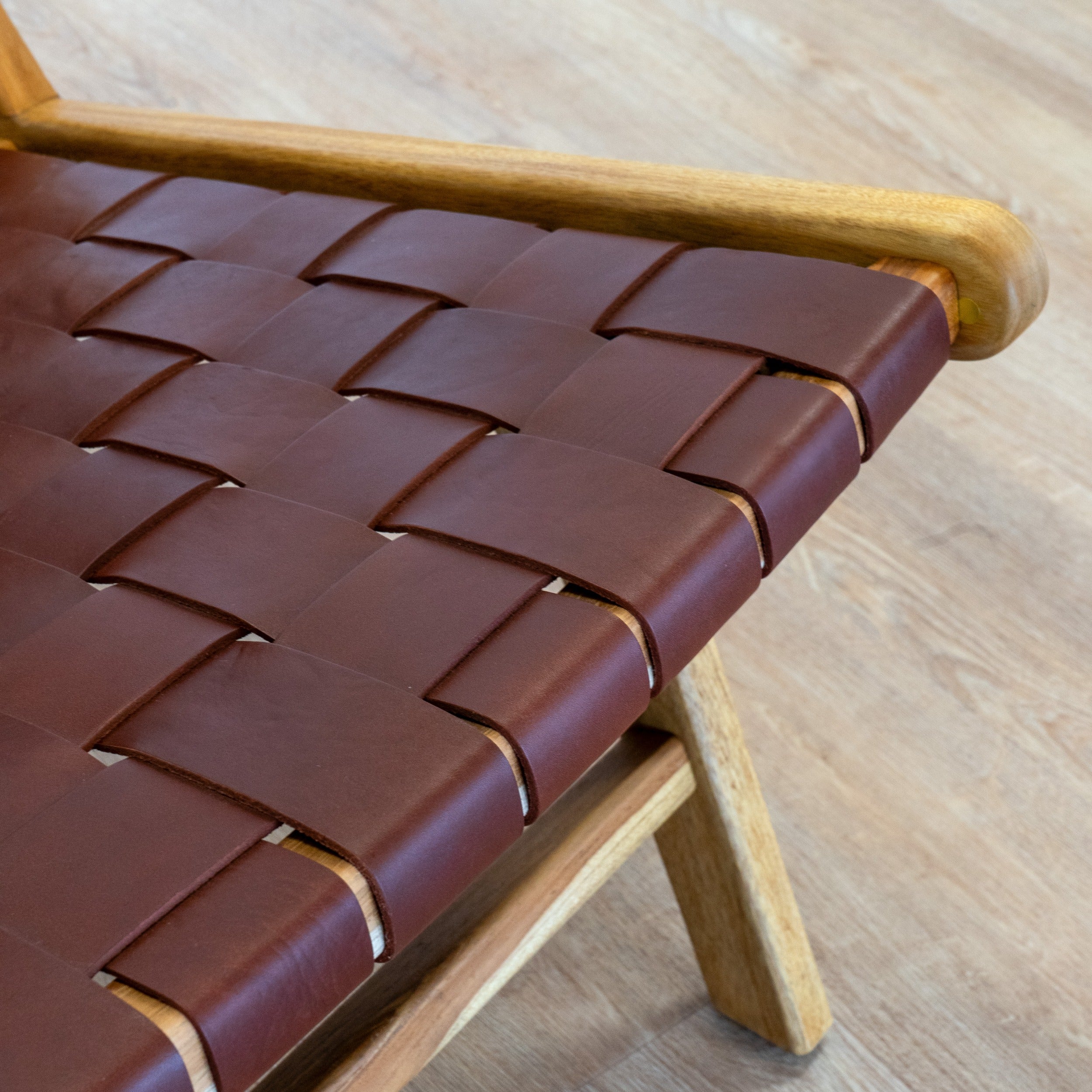 kuna poltrona in pelle intrecciata marrone legno
