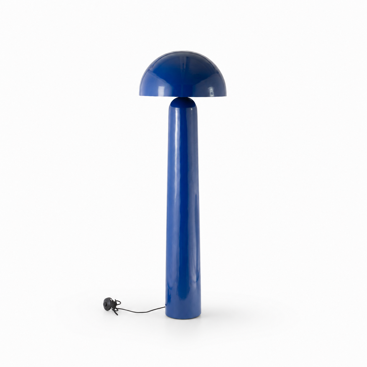 Lampadaire Clara en métal bleu foncé, abat-jour dôme sur colonne cylindrique - Maison Pavane
