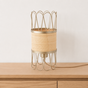 Lampe à poser Flore en fibre naturelle posée sur un buffet en bois - Maison Pavane