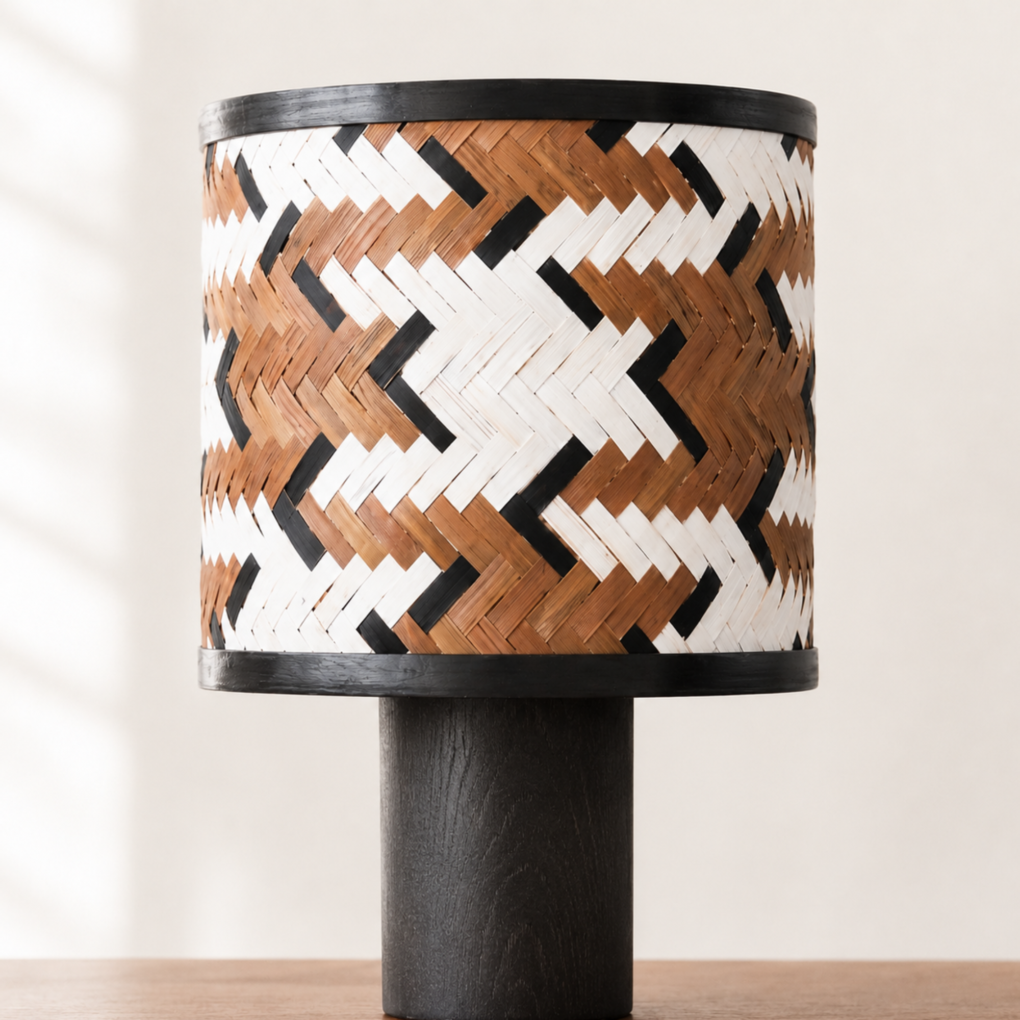 Lampe à poser Phil en bois de chêne et bambou marron et noir