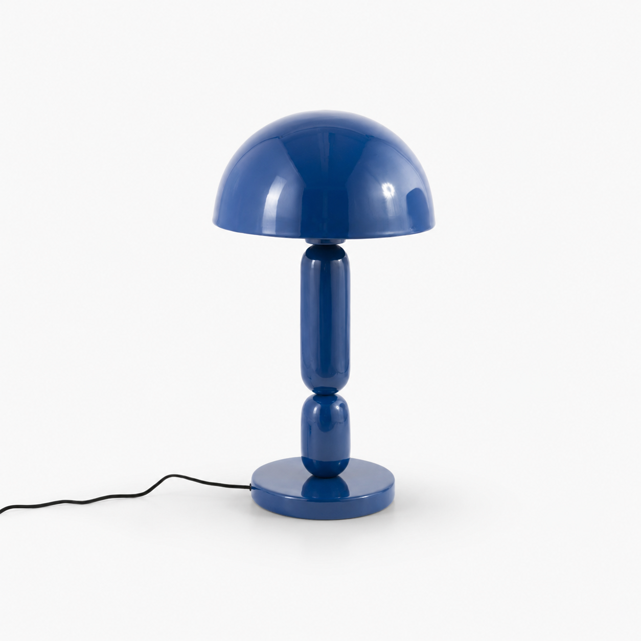 Lampe à poser Romy en bois et métal bleu foncé, pied tourné et abat-jour dôme - Maison Pavane
