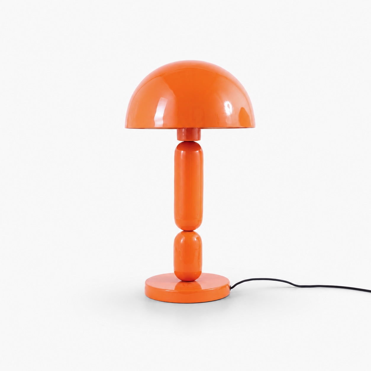 Lampe à poser Romy en bois et métal orange, pied tourné et abat-jour dôme - Maison Pavane