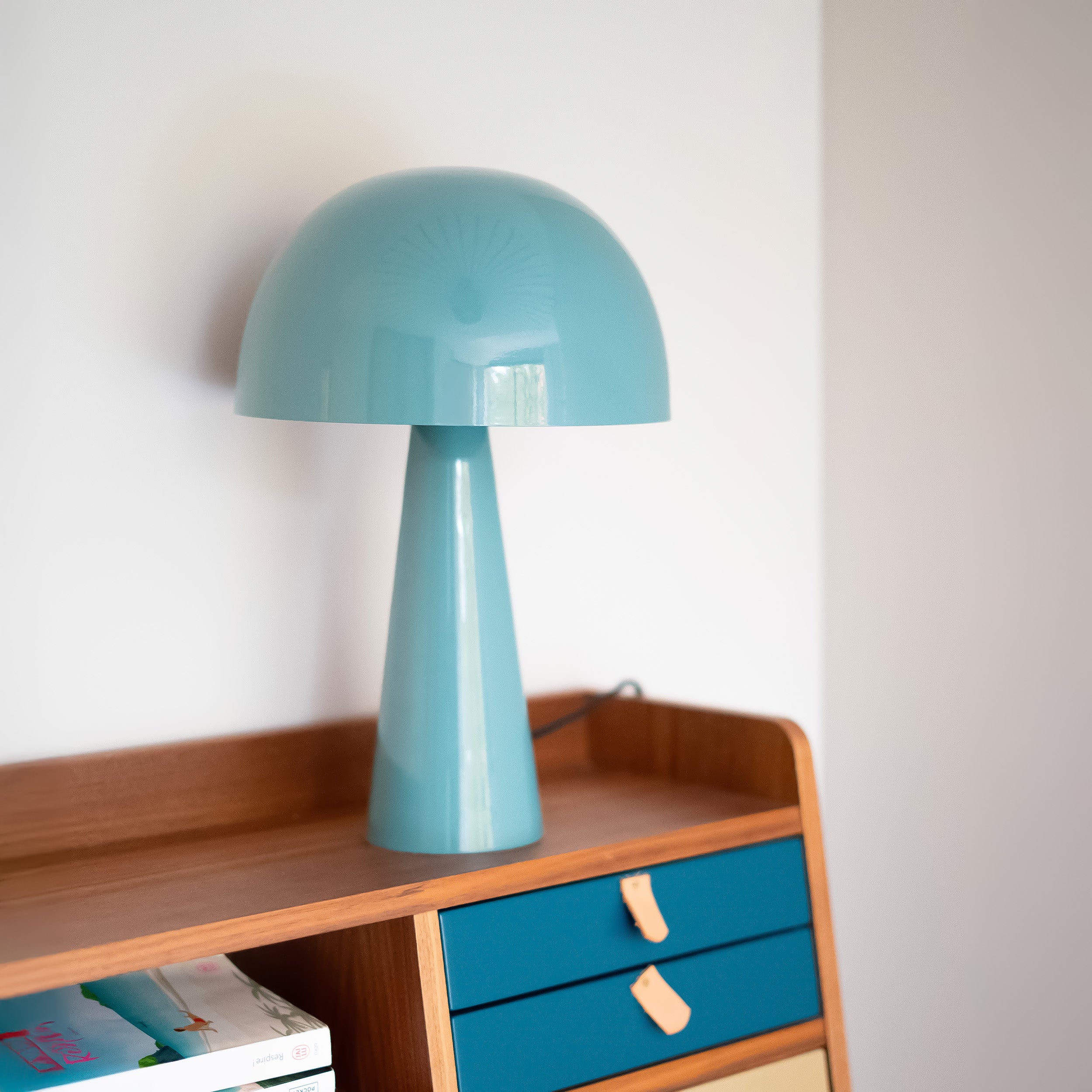 lampe champignon en metal bleu clair livia glossy