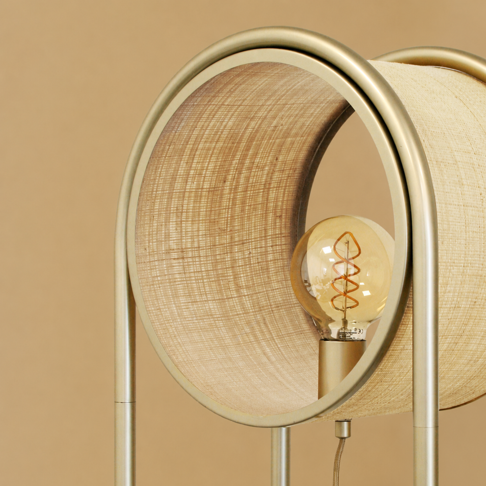 Détail du diffuseur en fibre naturelle de la lampe à poser Bob - Maison Pavane