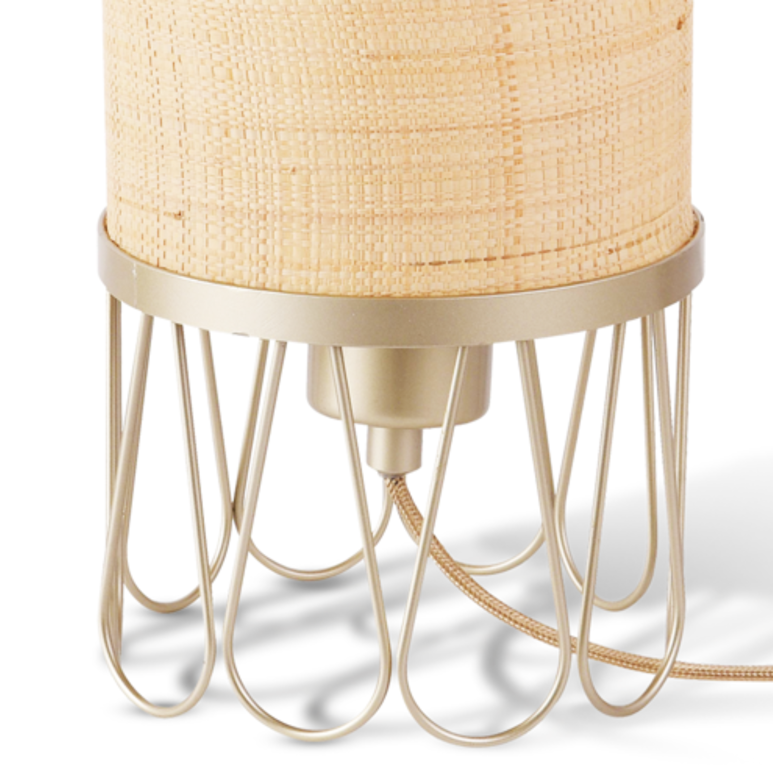Détail du piètement doré de la lampe à poser Flore en fibre naturelle - Maison Pavane