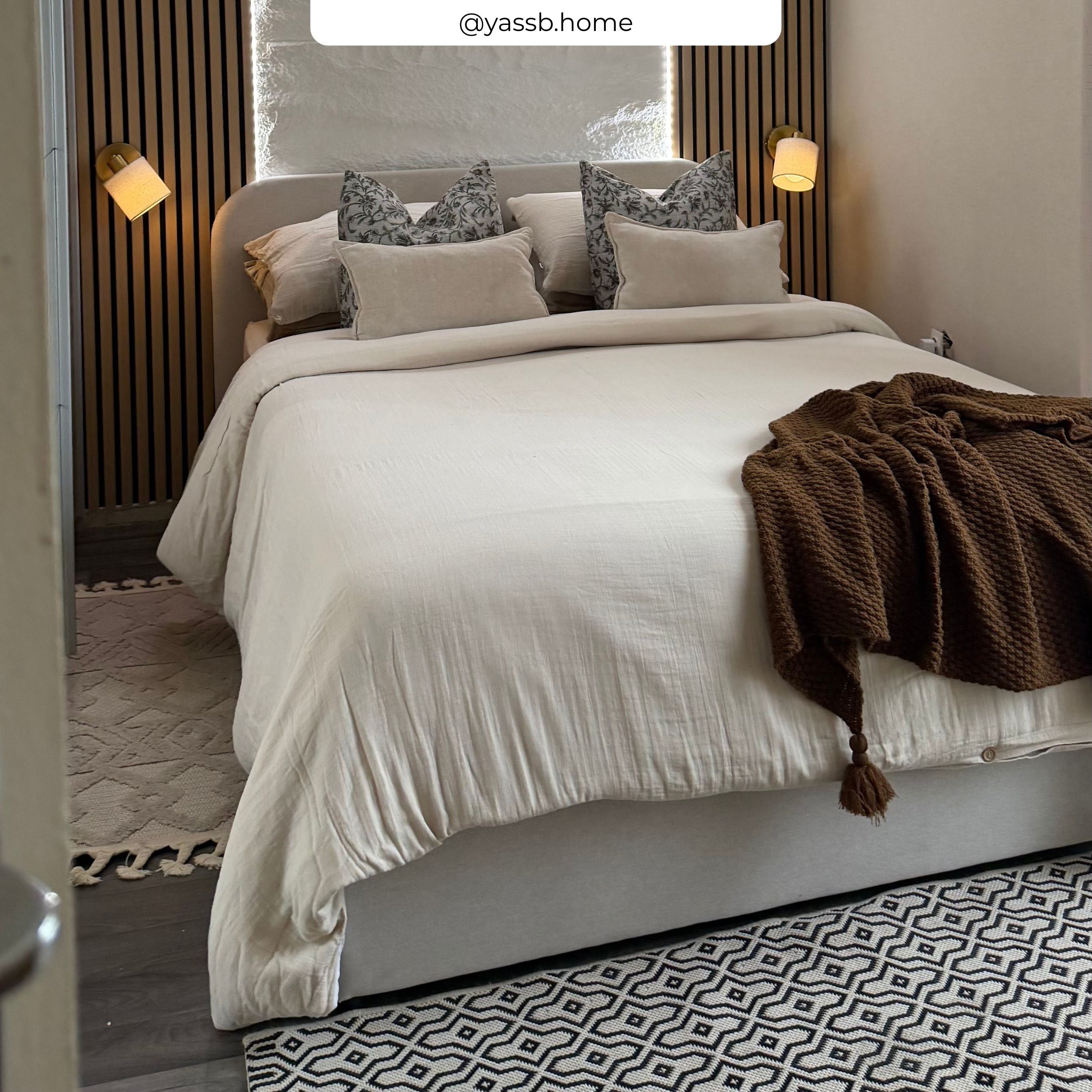 Lit double Tilly avec coffre 140x190 cm en tissu gris/beige