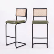 Lot de 2 chaises de bar Léandre 76 cm en cannage et cuir vert - Maison Pavane