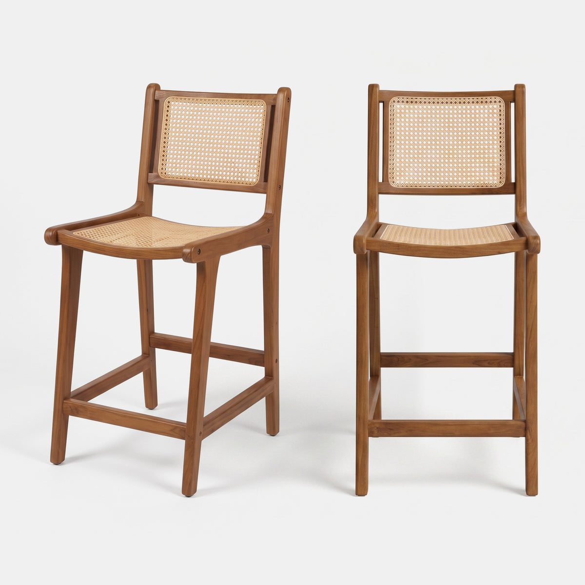 Lot de 2 chaises pour îlot central Kyla 66,5 cm en teck et cannage en rotin - Maison Pavane