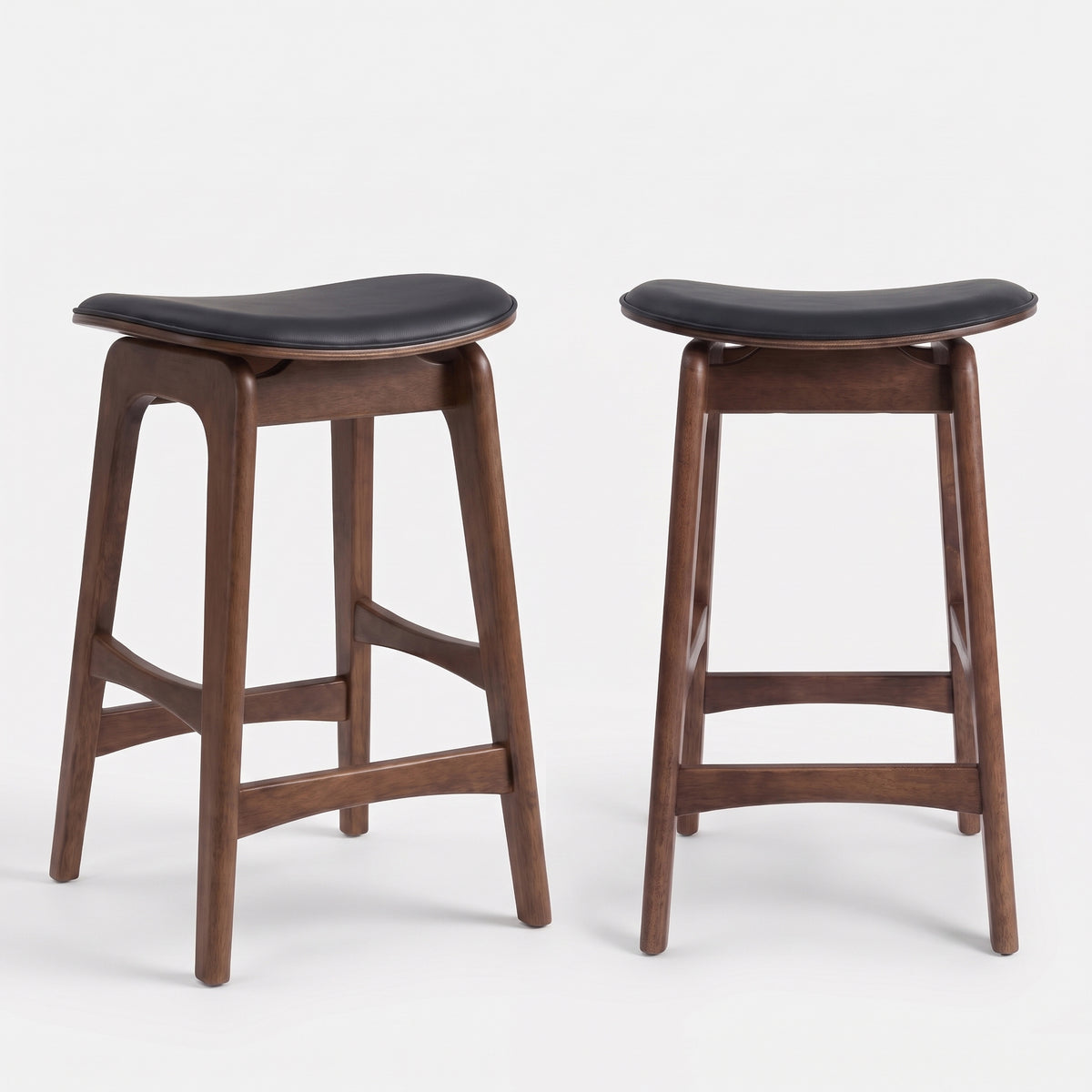 Lot de 2 tabourets pour îlot central Jude 65,5 cm en bois foncé et similicuir noir - Maison Pavane