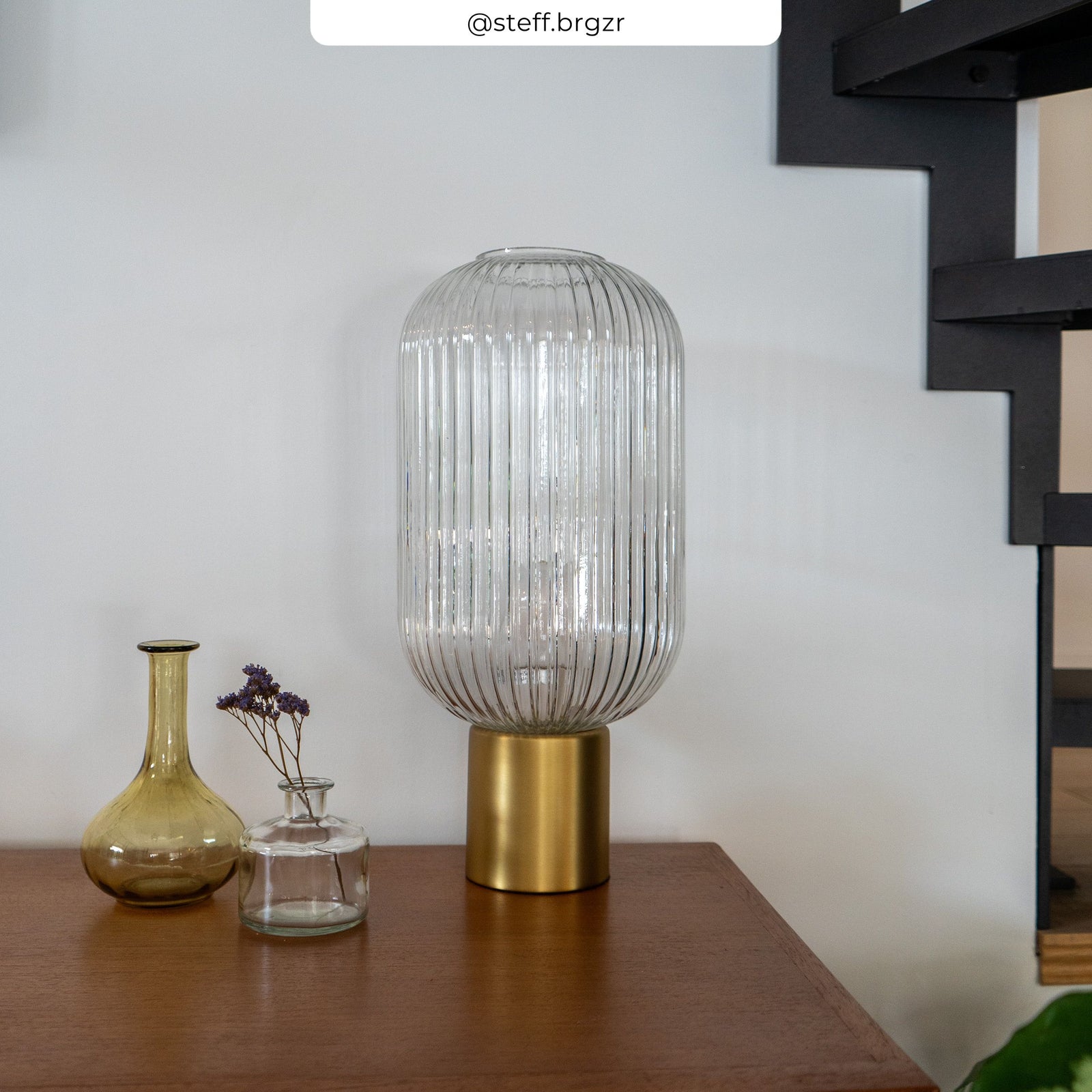 lou lampe a poser verre cannele dore