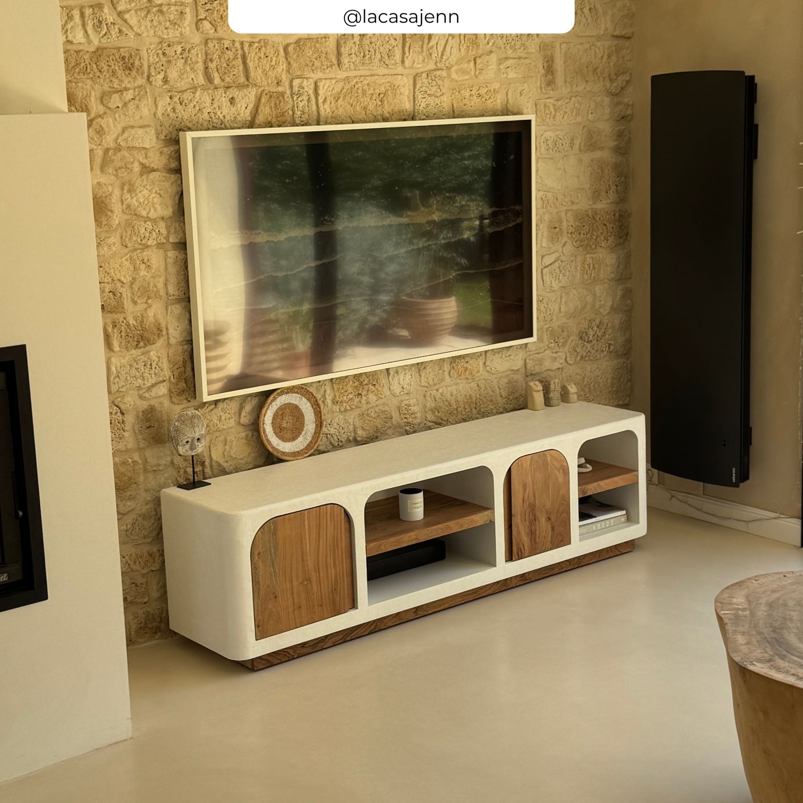 Meuble TV Fira en plâtre blanc cassé 180 cm – Maison Pavane