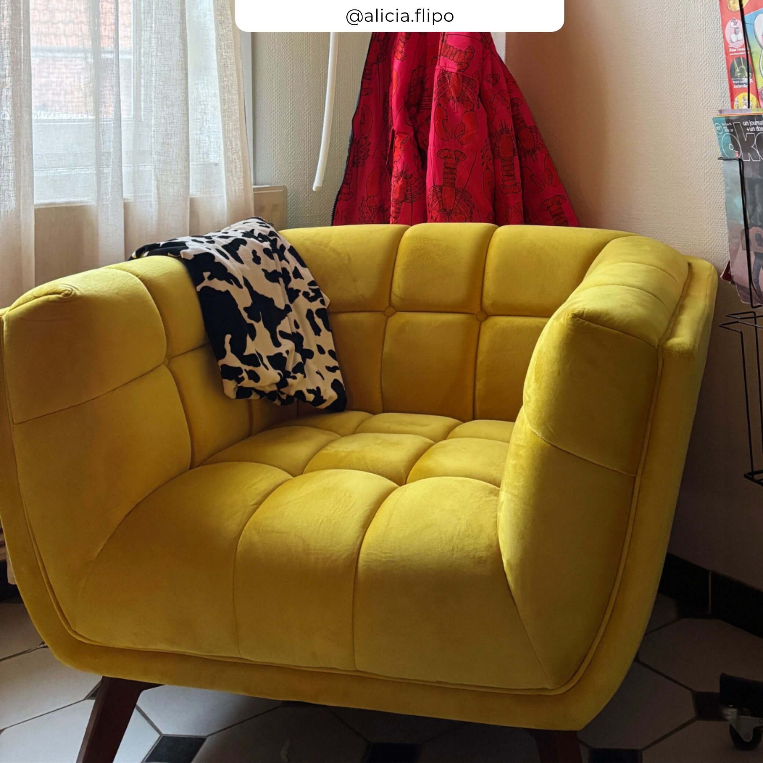 Mona fauteuil en velours jaune