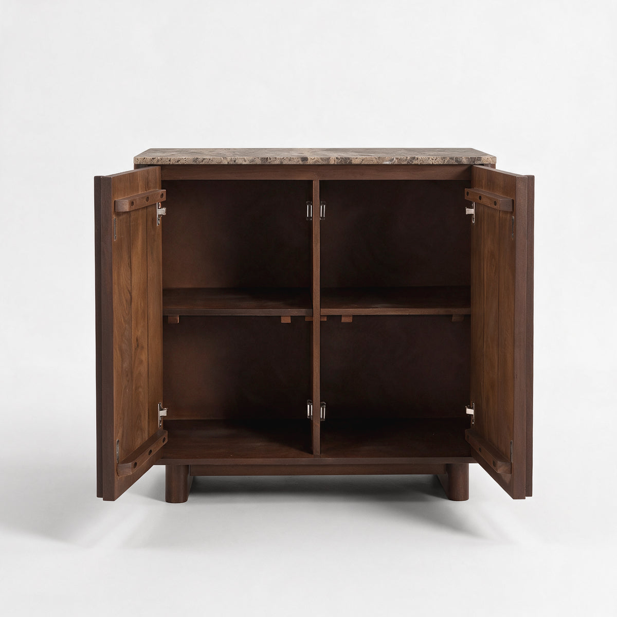 Petit buffet Flavio en bois de manguier et plateau en marbre, portes ouvertes - Maison Pavane