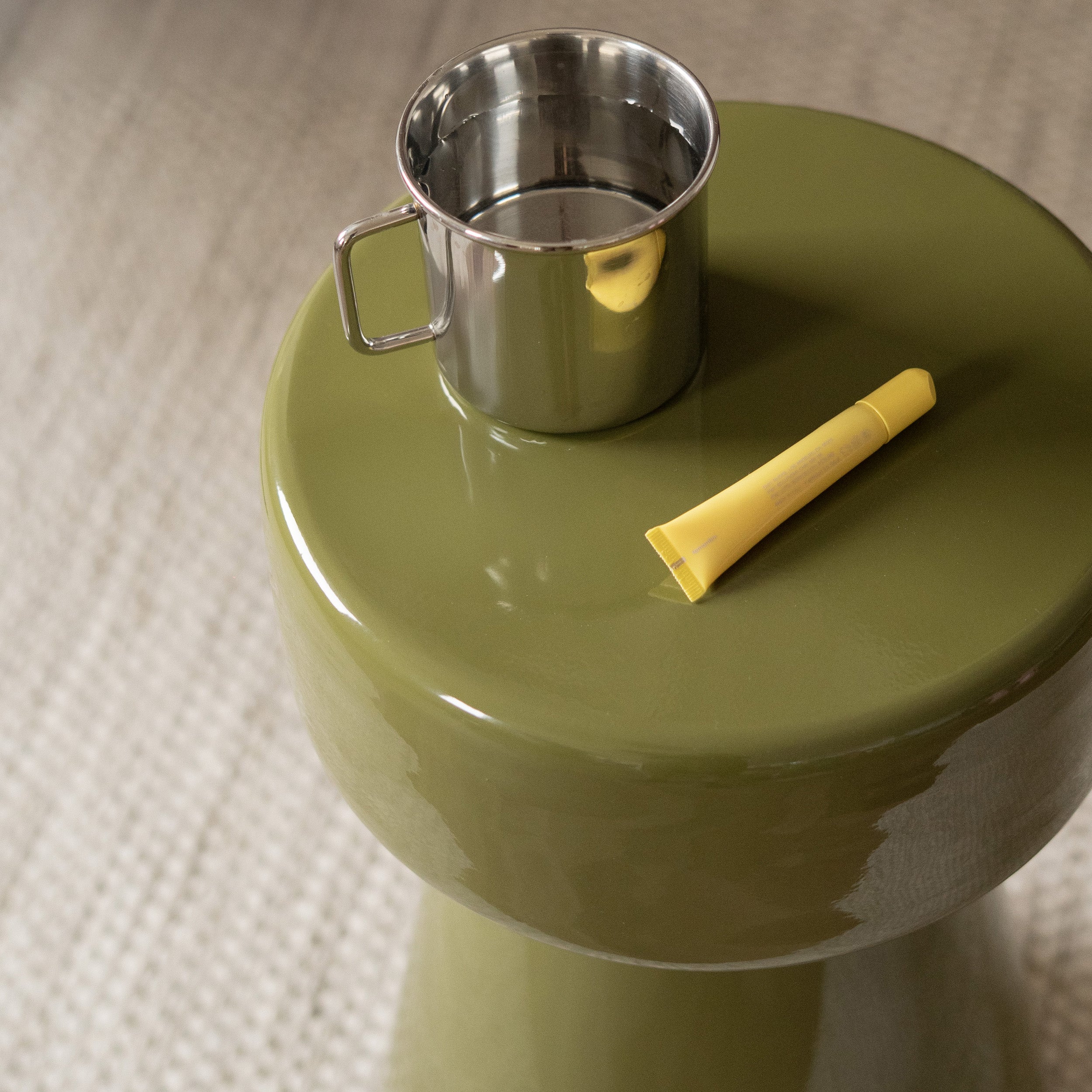 Petite table basse verte kaki