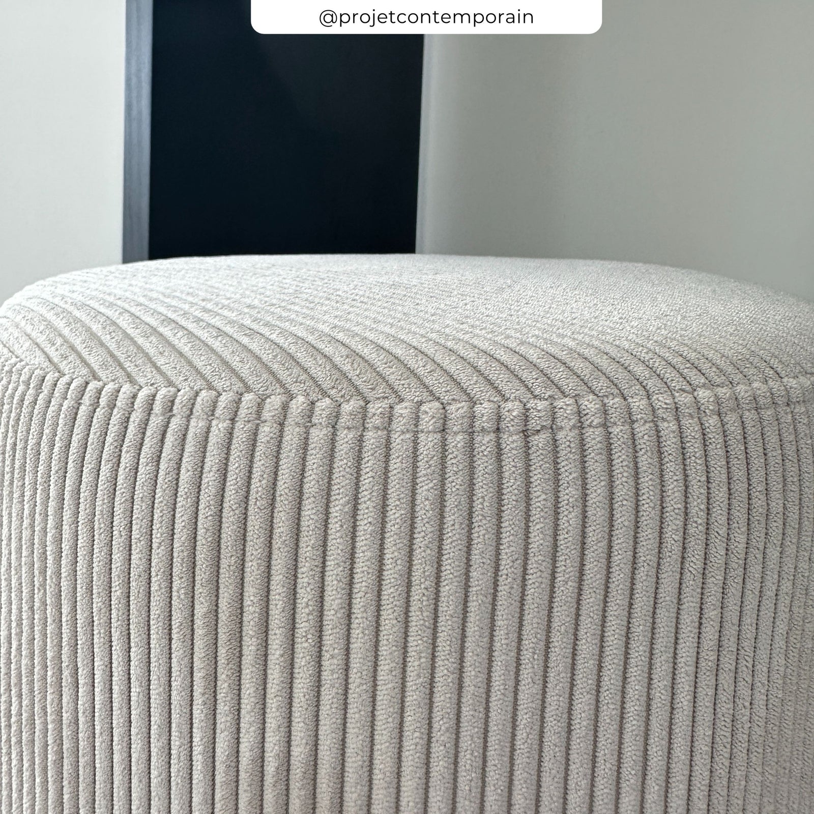 Pouf beige velours côtelé