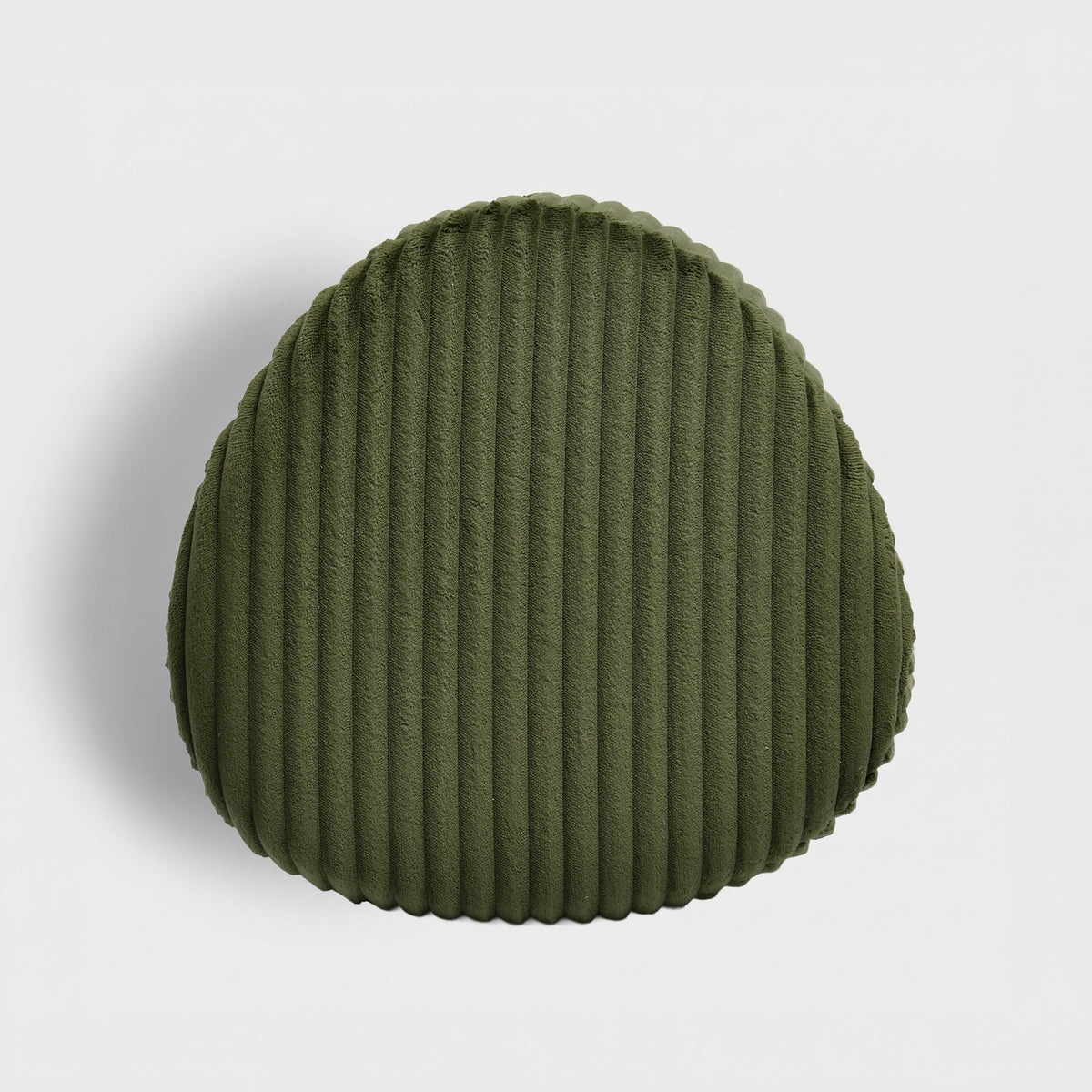 Pouf Emmy triangulaire en velours côtelé vert kaki, vue de dessus - Maison Pavane