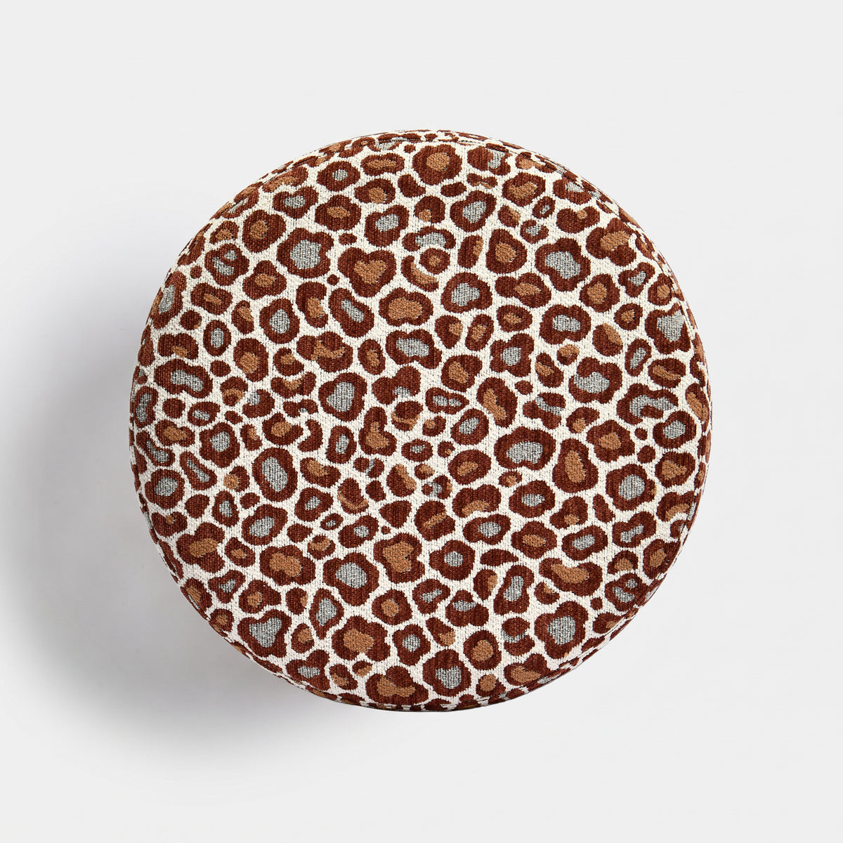 Pouf Lily rond en tissu motif léopard bordeaux, vue de dessus - Maison Pavane