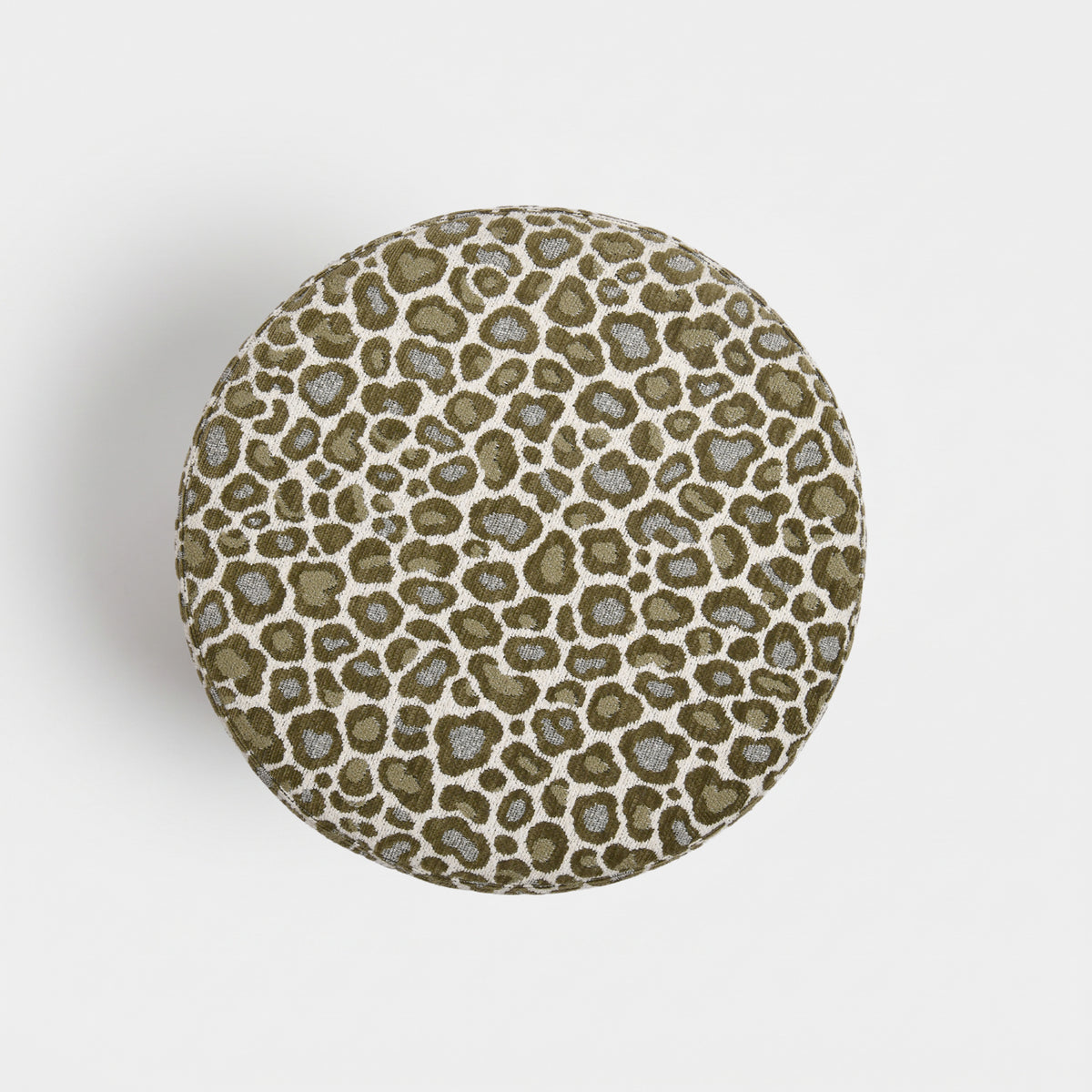 Pouf Lily rond en tissu motif léopard kaki, vue de dessus - Maison Pavane
