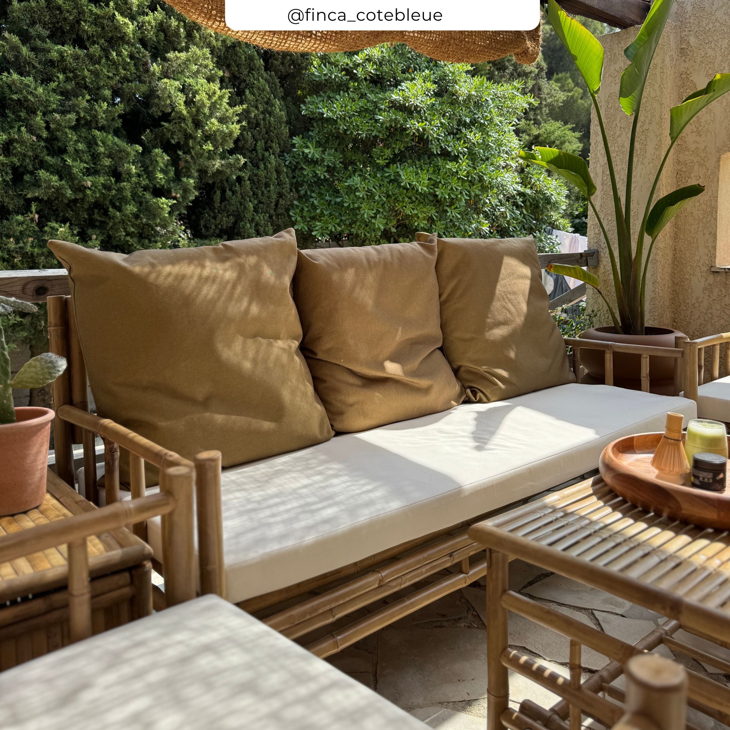Salon de jardin bambou Vadella table basse et canapé