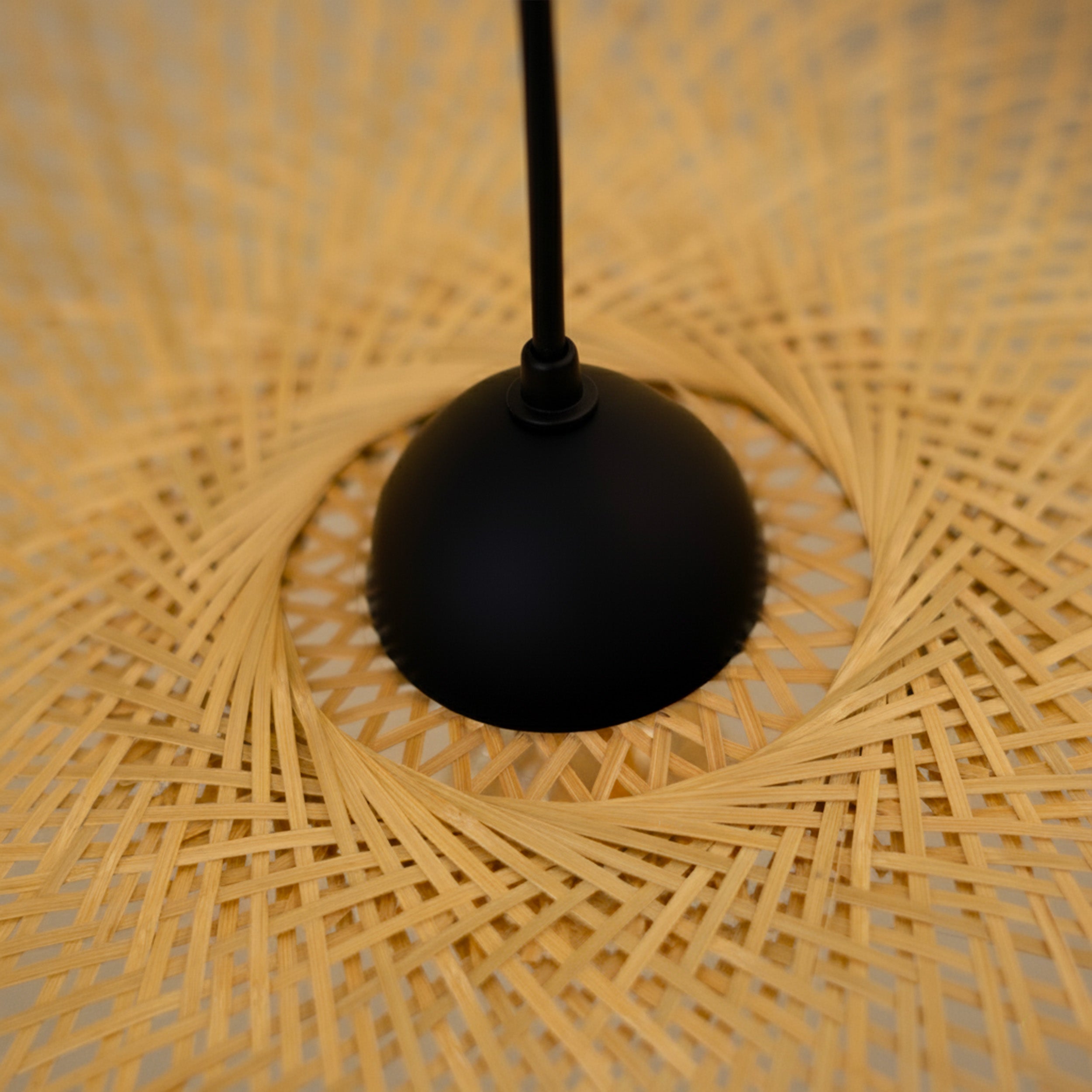 Suspension noire et beige