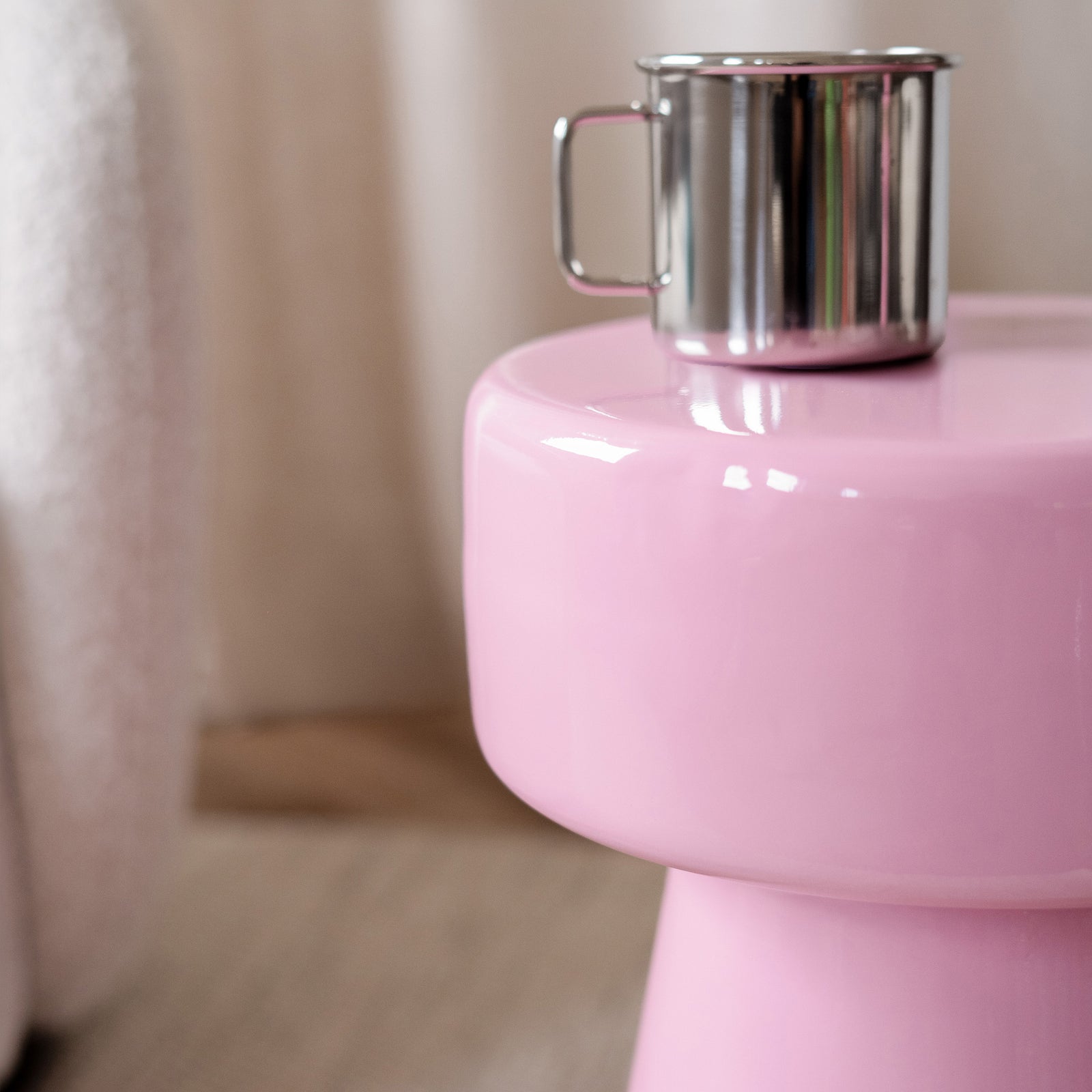 Table appoint glossy rose pale