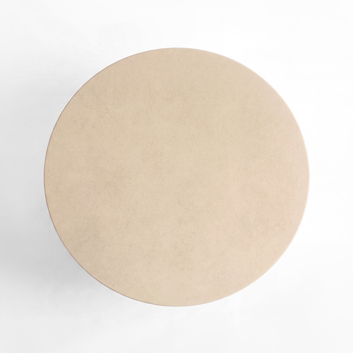 Plateau rond de la table basse Milos beige en fibre d'argile vu de dessus - Maison Pavane