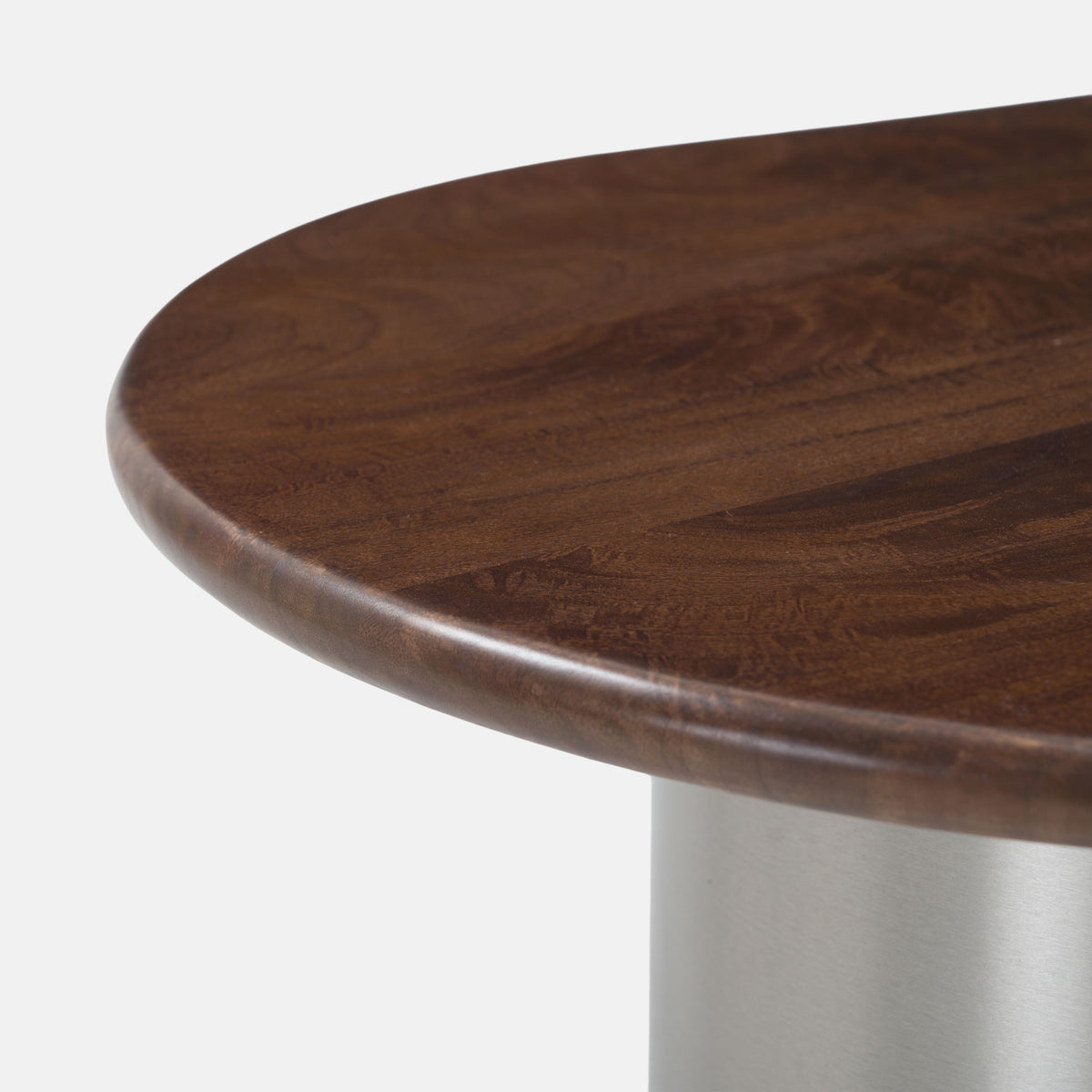 Détail du plateau en bois de manguier marron foncé de la table basse Selma - Maison Pavane