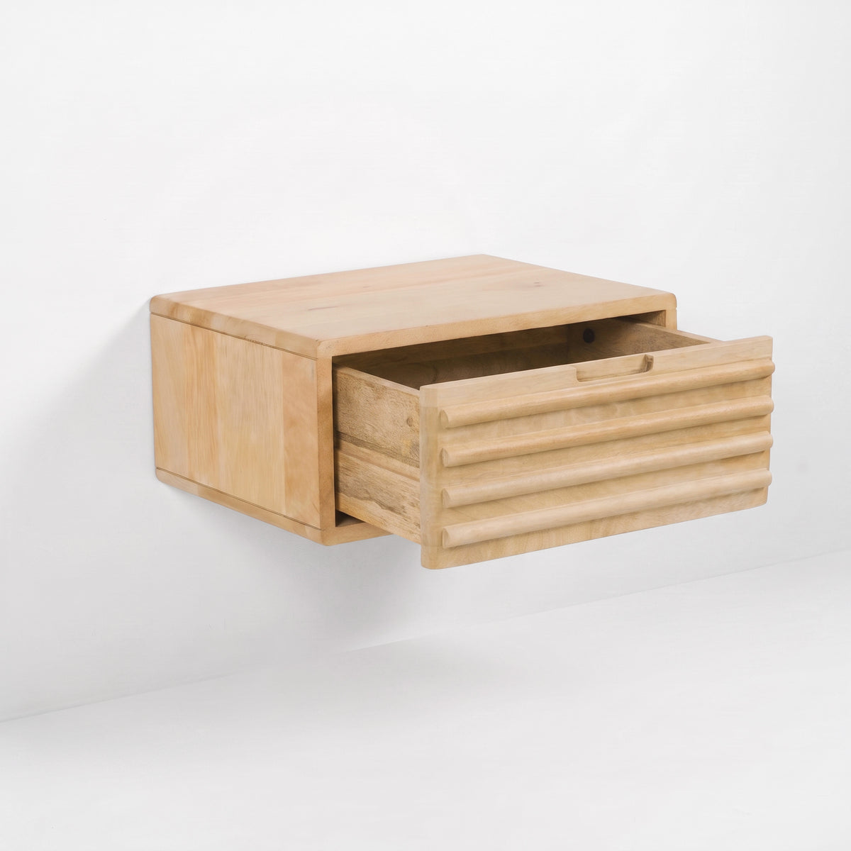 Table de chevet murale Pablo en bois de manguier naturel, tiroir ouvert - Maison Pavane