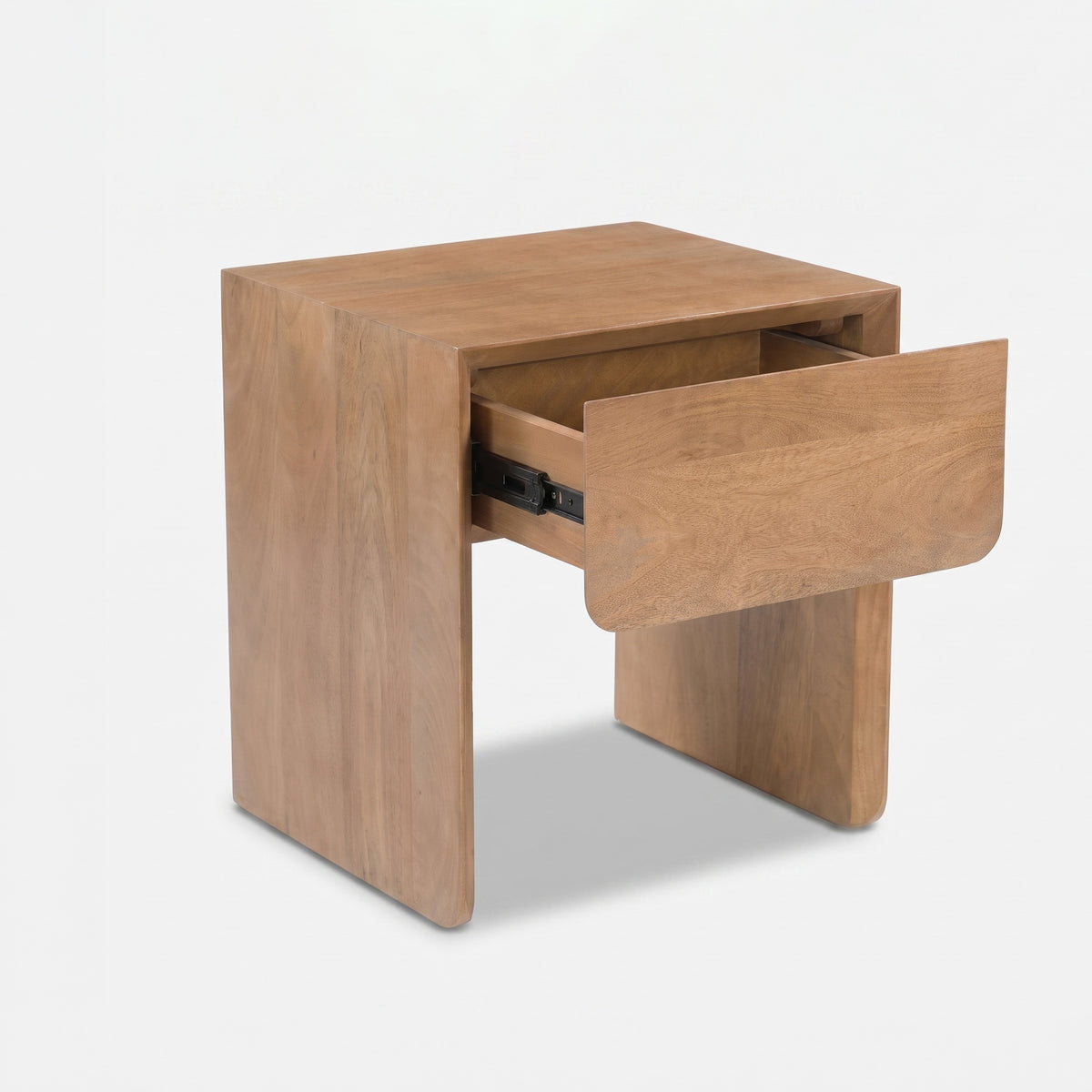 Table de chevet Achille en bois de manguier marron clair, vue de trois quarts tiroir ouvert - Maison Pavane