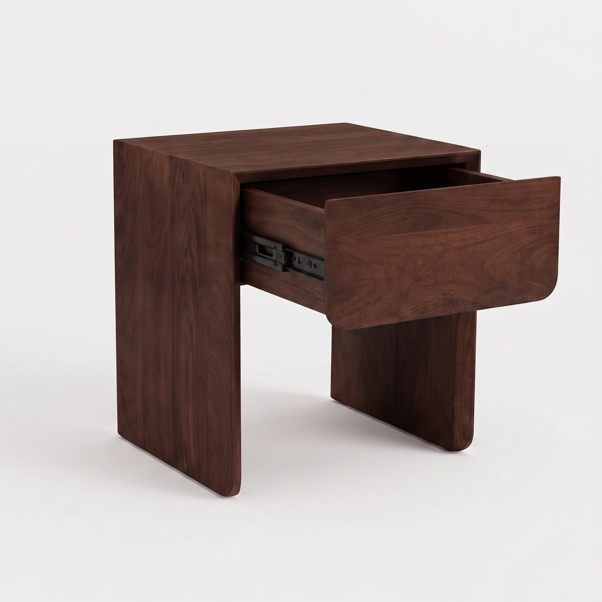 Table de chevet Achille en bois de manguier marron foncé, vue de trois quarts tiroir ouvert - Maison Pavane