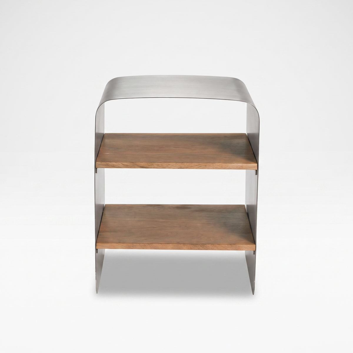 Table de chevet Selma en bois de manguier et métal brossé, vue de face - Maison Pavane
