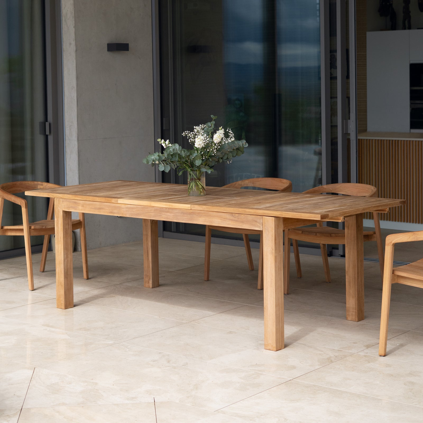 Table extensible ouverte extérieur terrasse – Maison Pavane