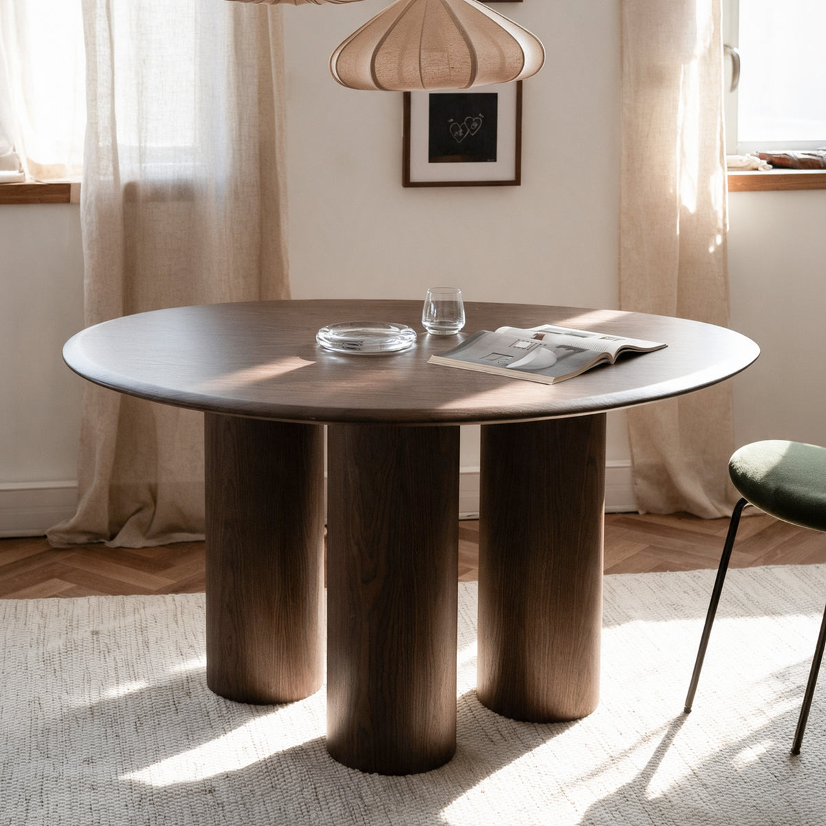 Table noyer placage 3 pieds Aya – Maison Pavane