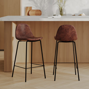 tabouret de bar cuir sunthetique marron pieds noirs henrik 65 cm