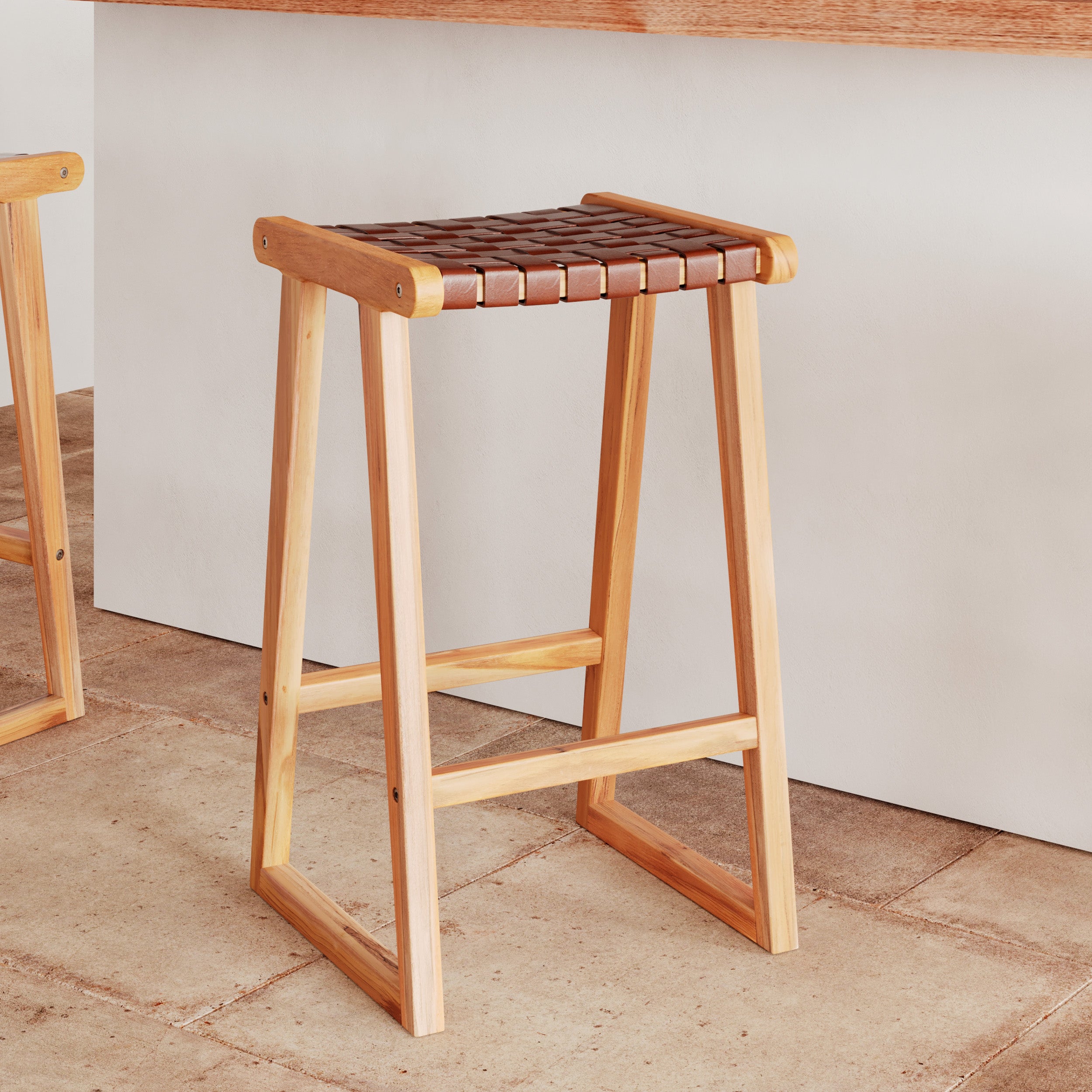 Tabouret de bar cuir tressé marron pieds en bois