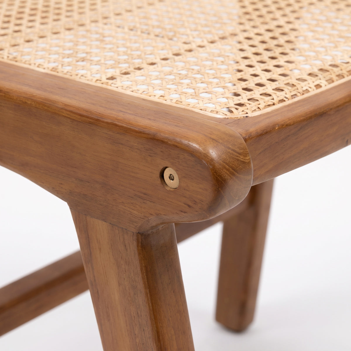 Détail du piètement en teck du tabouret Marcelle - Maison Pavane