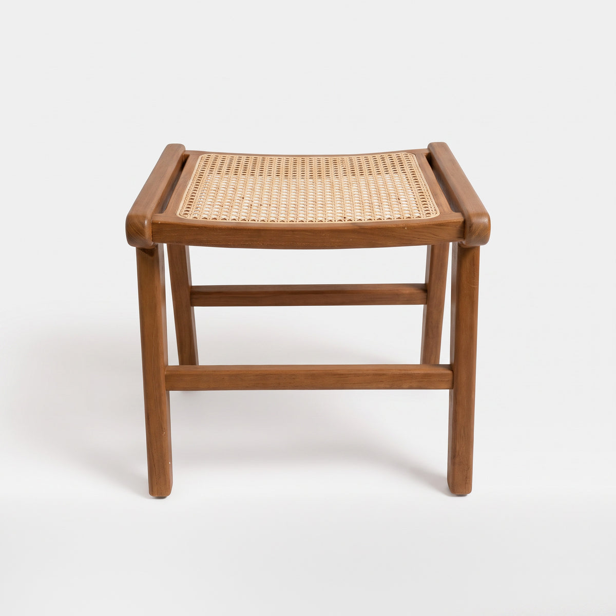 Tabouret Marcelle en teck et cannage en rotin 42,5 cm, vue de face - Maison Pavane