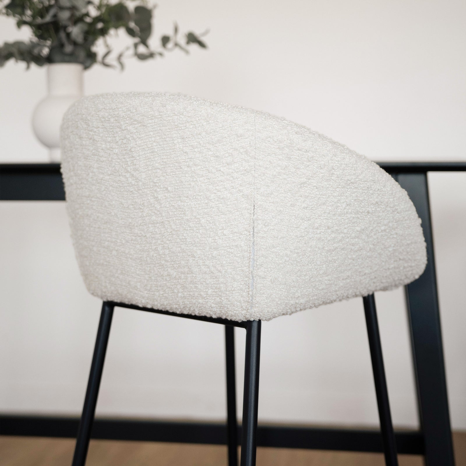 sgabello_bar_cucina_boucle_alto_nero_bianco