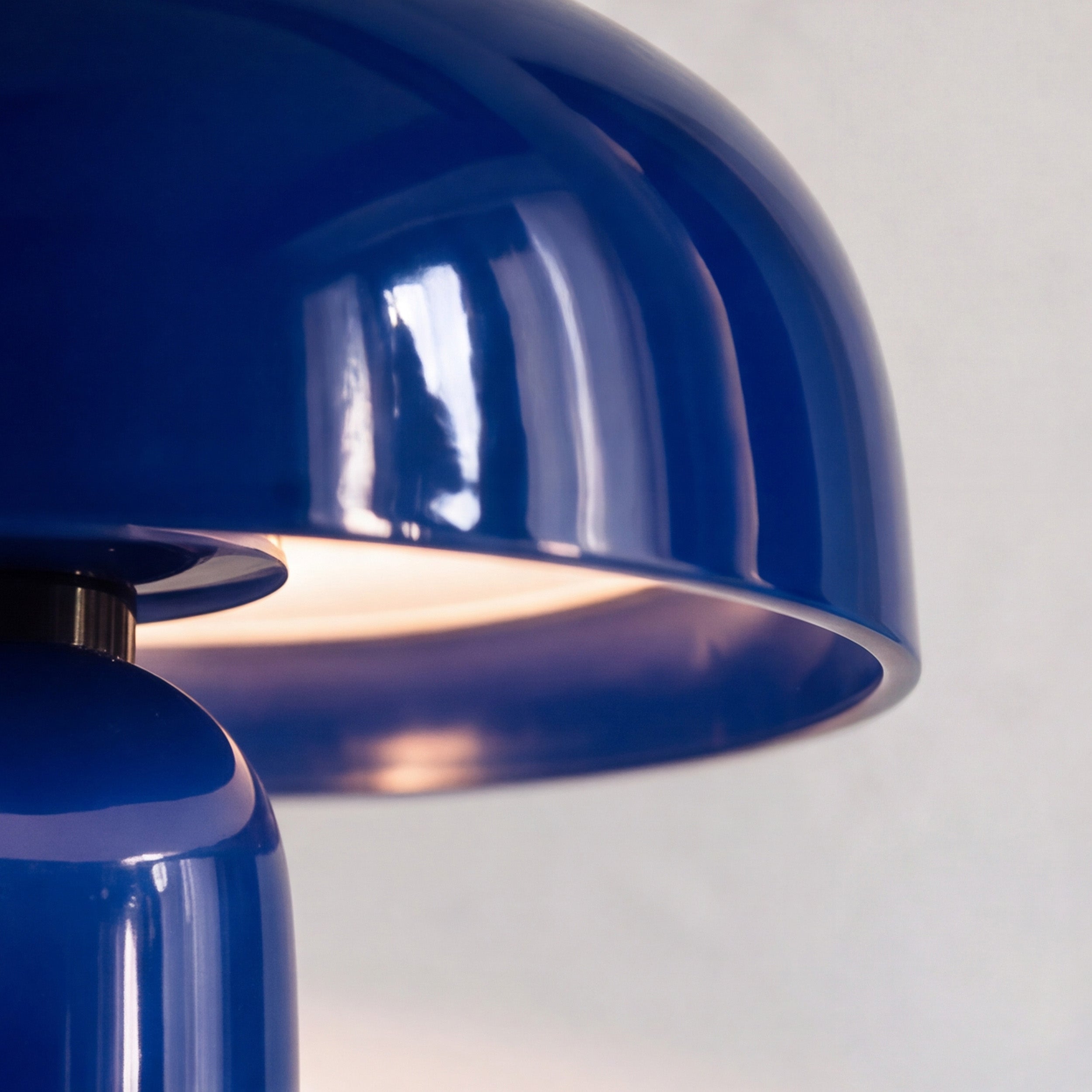 Lampadaire Livia en métal bleu foncé